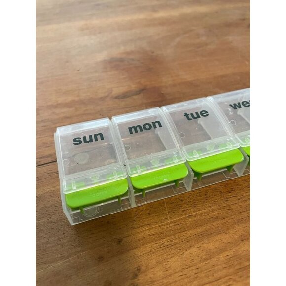 Days of the Week Pill Organizer - Picture 2 of 5